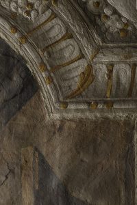 Particolare in luce radente.