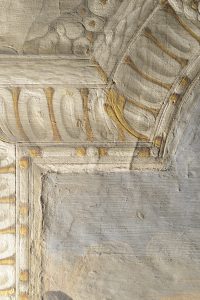 Particolare in luce radente.