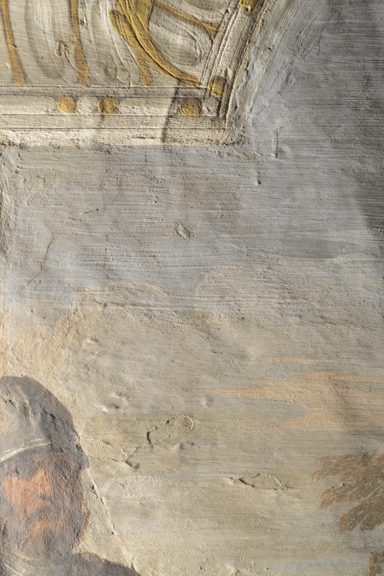 Particolare in luce radente.