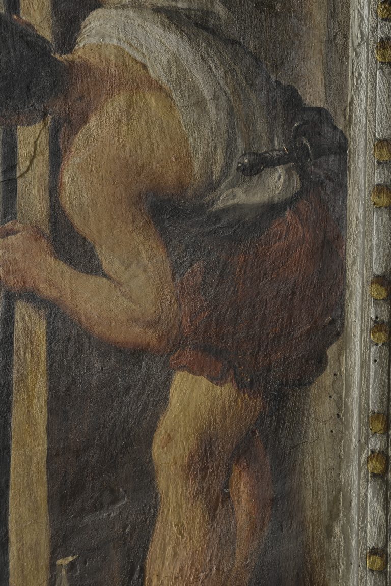 Particolare in luce radente.