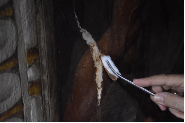 Rimozione delle integrazioni pittoriche pregresse​.